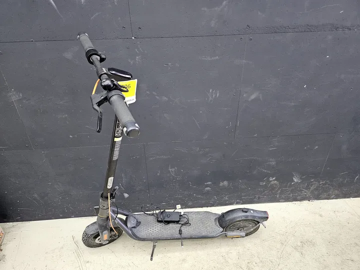 Ninebot Elektro Scooter F2 Pro inkl. Netzteil